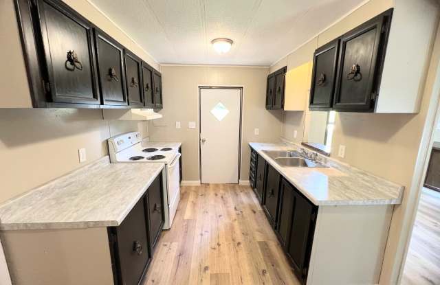 Newly Renovated Trailer Gallery 3