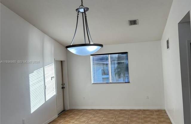 6706 SW 115th Ct Gallery 3