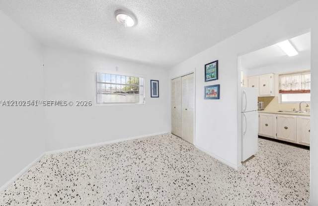 2600 SW 2nd St Gallery 3