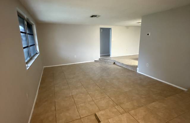 3425 Woodcock Dr Gallery 2