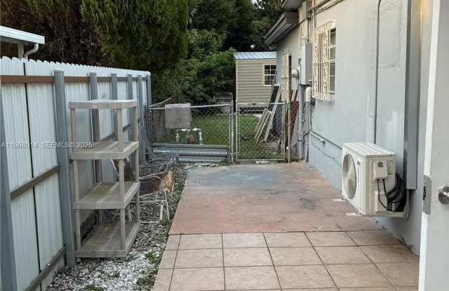 329 W 41st St photos photos 329 W 41st St photos photos