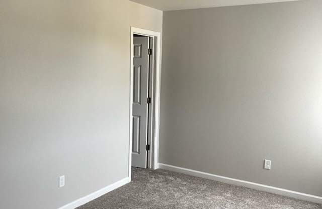 Spacious 3-bed 2.5 Bath Home! Gallery 4
