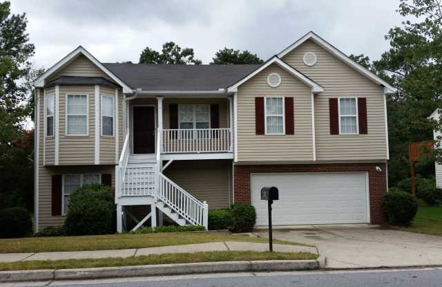 Coming Soon! Large 4 bed 2 bath with bonus room - 215 Bainbridge Cir, Dallas, GA 30132