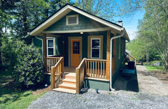 Delightful Upgraded 2-Bedroom Bungalow with New Appliances and Central A/C (Lawn Maintenance Included) photos photos