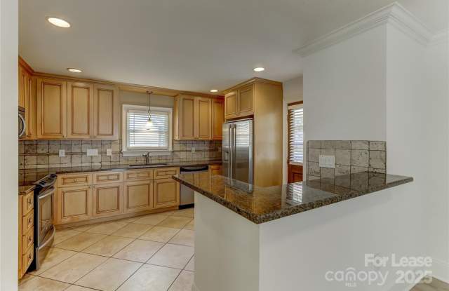448 N Summit Avenue photos photos