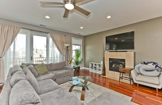 1232 N Milwaukee Ave photos photos
