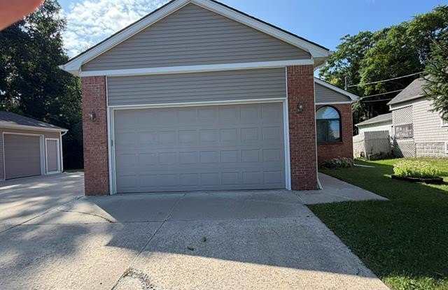 3055 W Auburn Road Gallery 2