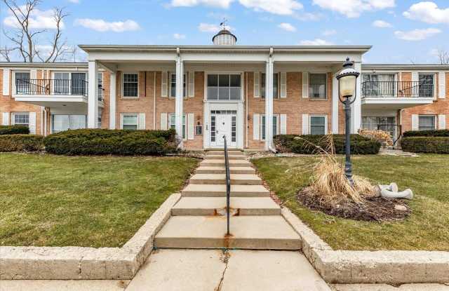 1305 W Main St - 1305 West Main Street, Lake Geneva, WI 53147