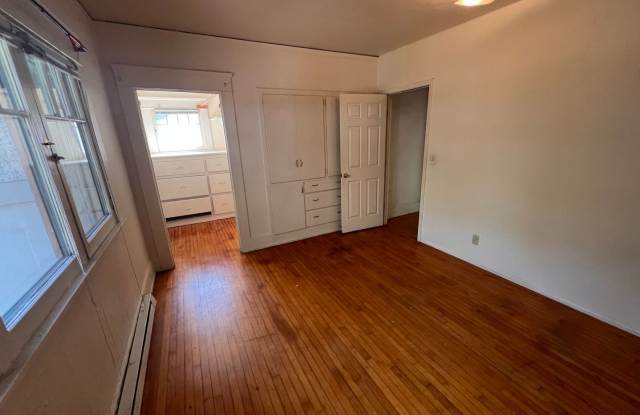 RECEIVE $500 WITH SIGNED LEASE! Gallery 4