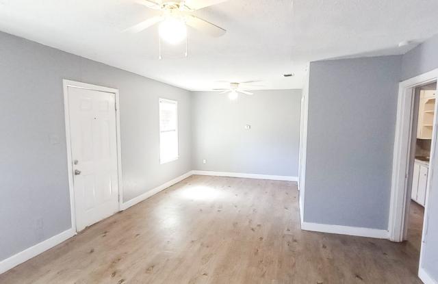 Handyman Special $0 First Month's Rent / “You fix, you SAVE BIG!!” Contact Diane for details: 806 704-3055 ext 2 Gallery 4