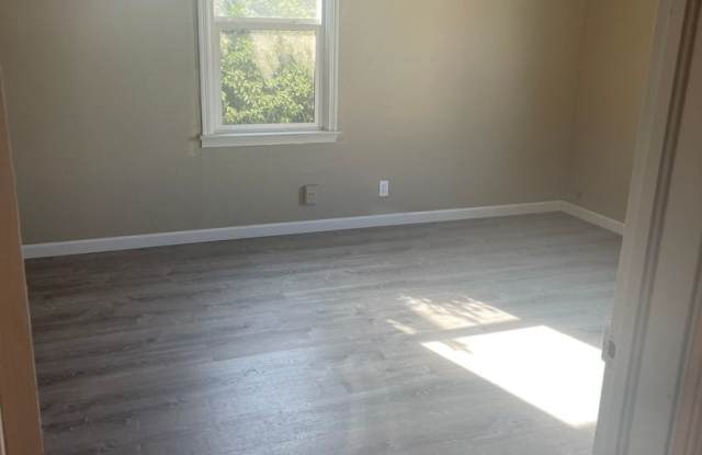 712 W Hammond Ave photos photos