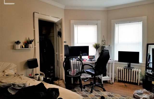 Great Deal! 5-bed, 3-bath Allston Apartment Near the B Line! photos photos