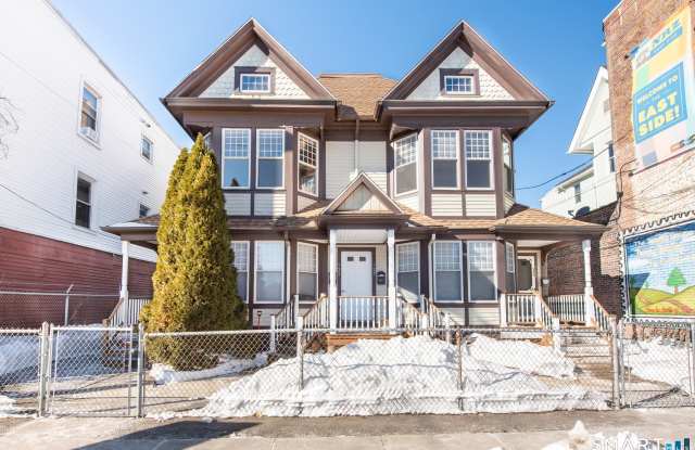 525 E Main Street unit: 2Nd Floor Left photos photos