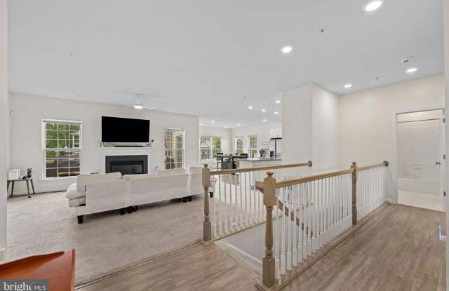 6119 SAVANNAH Drive Gallery 3