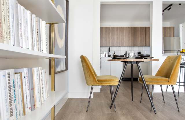 1250 LaSalle Gallery 3
