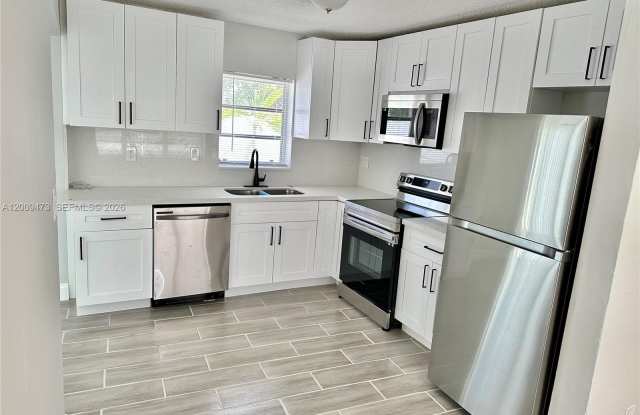 2600 NE 8th Ave photos photos