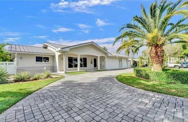 2830 NE 55th St photos photos