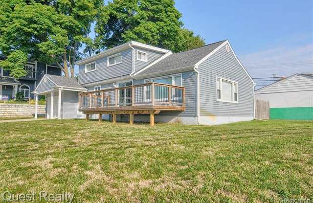 1652 Union Lake Road Gallery 3