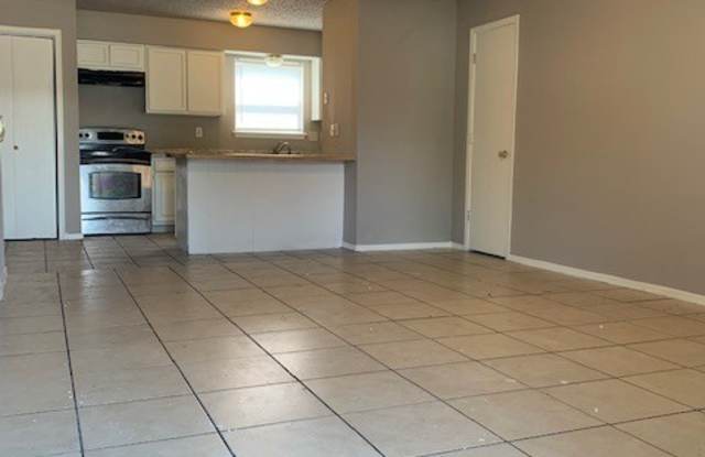 1605 Azalea Circle - A Gallery 2
