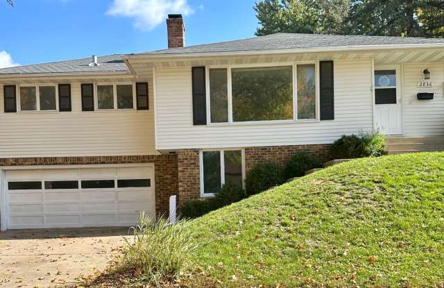 NW, Rochester, House for rent with hardwood floors throughout three bedrooms on the main floor. Dogs welcome! photos photos