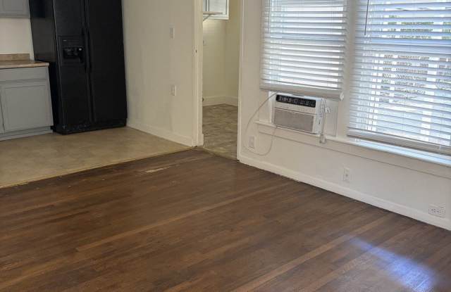 209 Melrose Pl Gallery 4