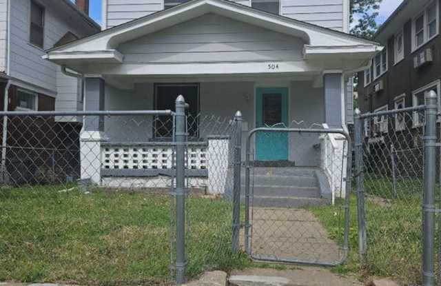 504 Denver Ave photos photos