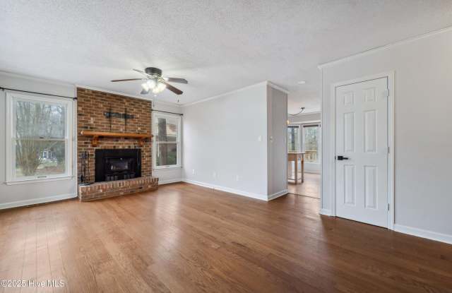 406 S Brookside Court Gallery 3