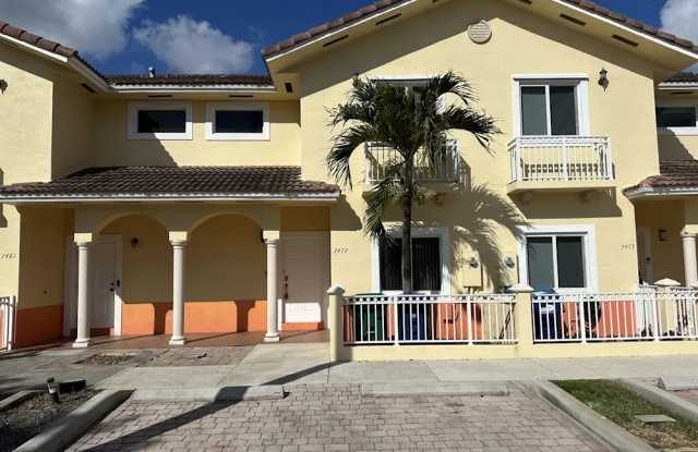 7477 NW 180th St photos photos