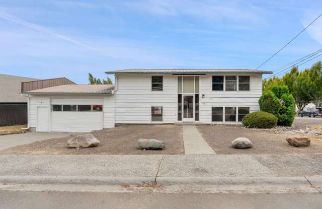 Spacious & Central: 1,900 Sq. Ft. Bremerton Home with Large Workshop photos photos