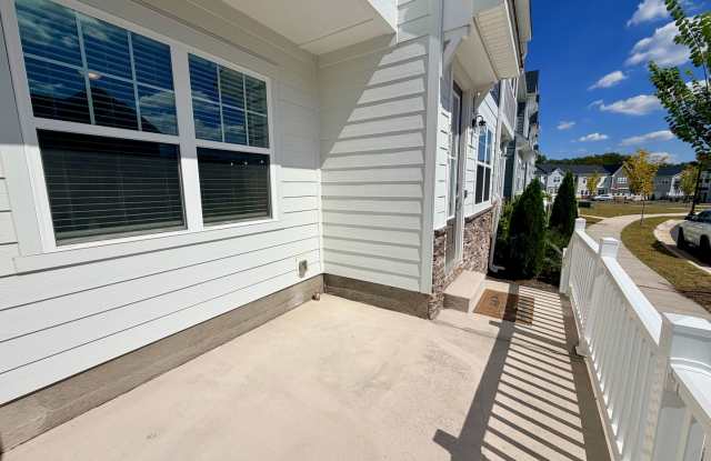 Beautiful 3BR Townhouse in Terraces at Farmington; Available Furnished or Unfurnished! Gallery 4