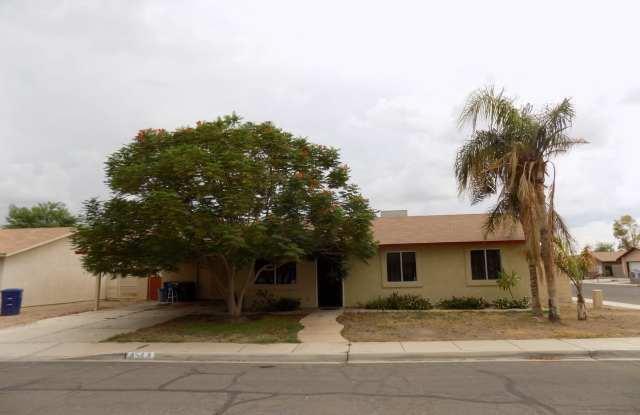 3 BED 2 BATH HOME IN TOWN! photos photos