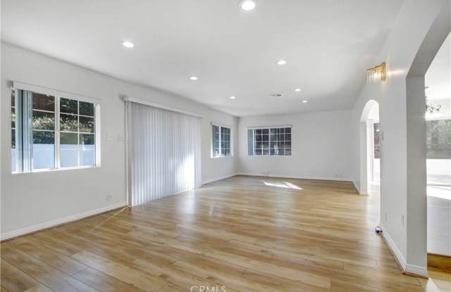 19500 Wells Drive Gallery 4