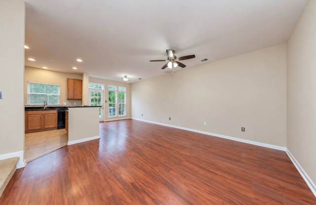 Townhome in White hall Gallery 4