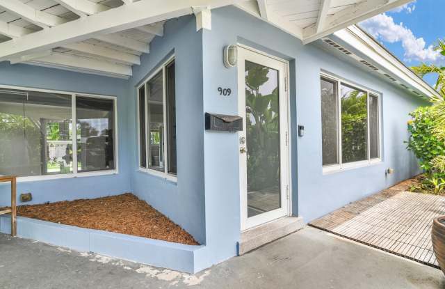 909 SE 16 Place photos photos