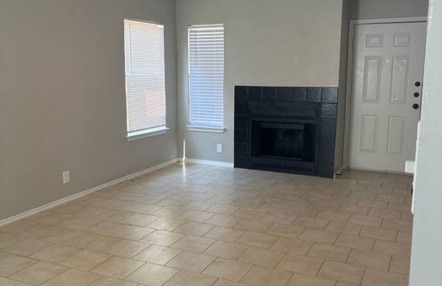 3 bedroom 2 bath Duplex Gallery 1