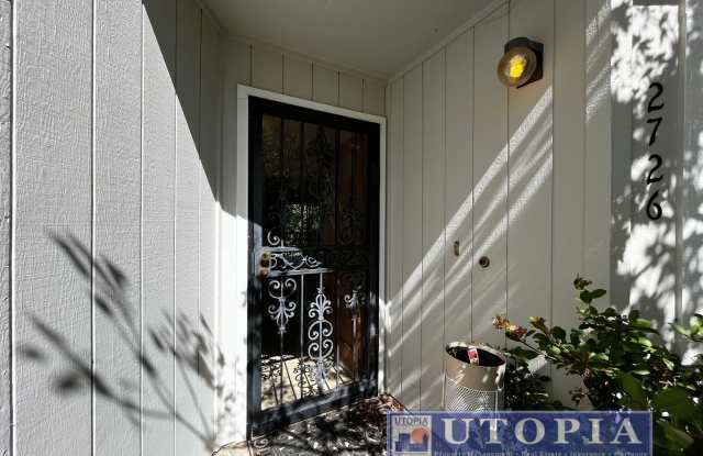 Charming Santa Cruz Townhouse: 3 Beds, 2.5 Baths with Private Patio, Spacious Layout, and Prime Location Gallery 4