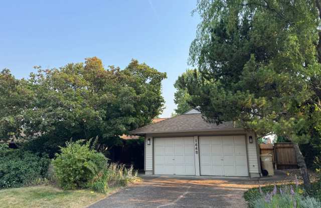 Updated 3-Bedroom Home with Bonus Room & Private Backyard in Corvallis Gallery 1