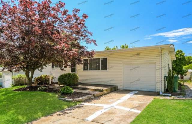 2370 Mockingbird Lane - 2370 Mockingbird Lane, Florissant, MO 63031 2370 Mockingbird Lane - 2370 Mockingbird Lane, Florissant, MO 63031