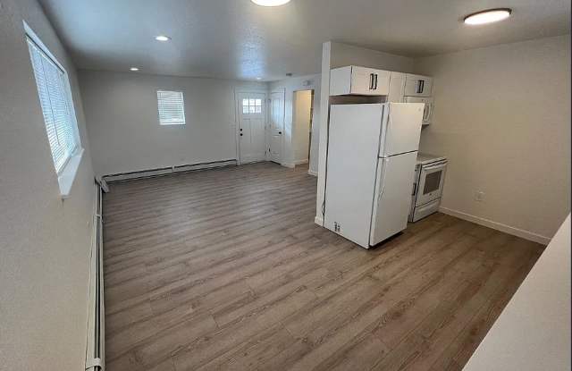 Beautiful 2 Bed Apartment with Reserved Parking Spots Gallery 3