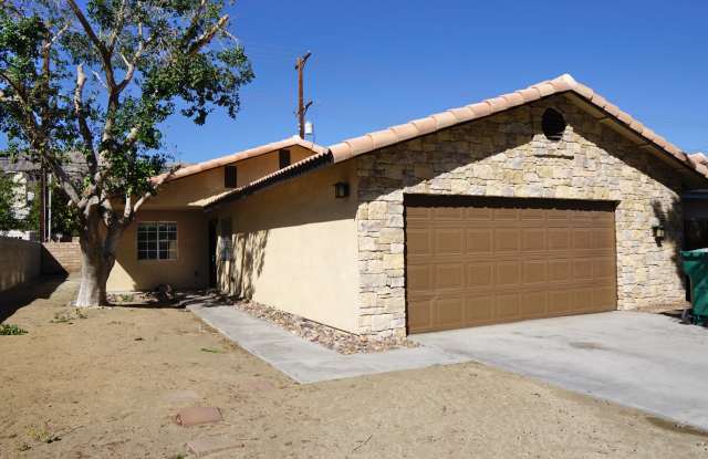 51785 Avenida Bermudas - 51785 Avenida Bermudas, La Quinta, CA 92253
