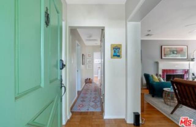 4224 Alcove Avenue Gallery 3