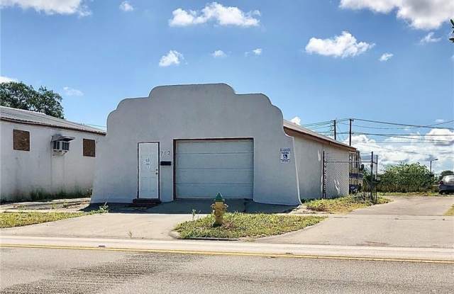 712 N Ridgewood Drive - 712 North Ridgewood Drive, Sebring, FL 33870