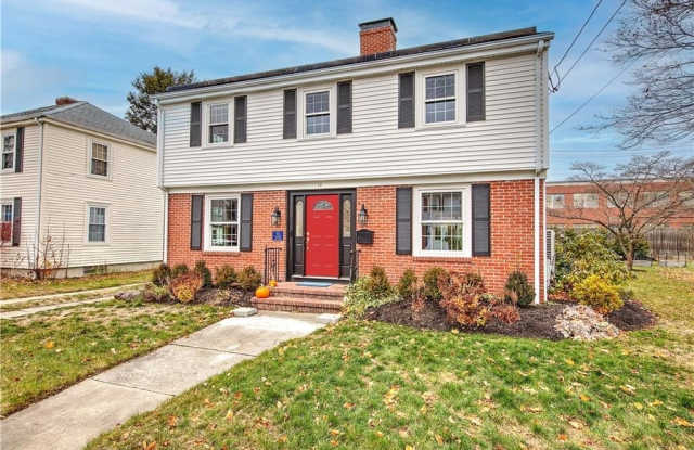 11 Elmcroft Avenue - 11 Elmcroft Avenue, Providence, RI 02908