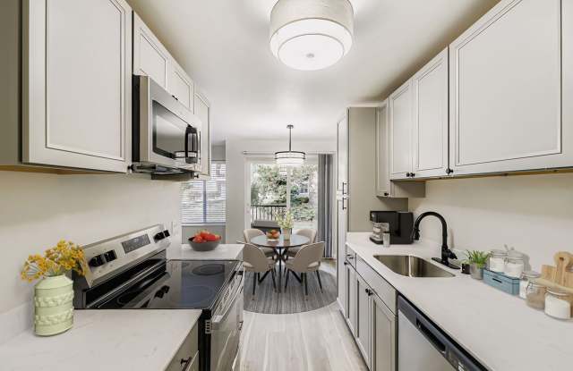 Beautifully Renovated 1 & 2 Bedroom Apartments in Lynnwood! Gallery 3