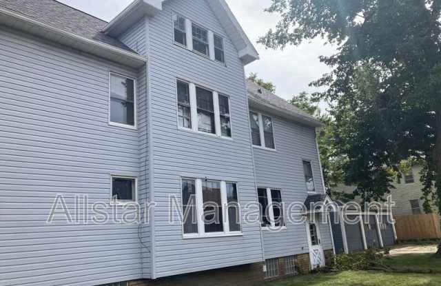 17202 Grovewood Ave Gallery 4