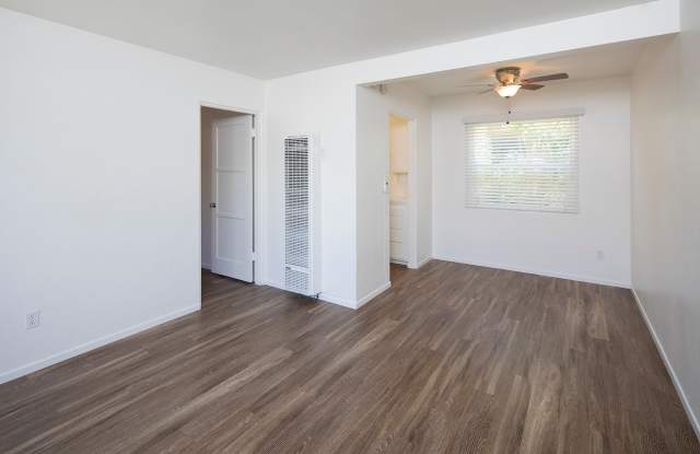 Pacific Beach/Bird Rock Cottage: 1 Bed/1 Bath Just Blocks from the Beach! - 960 Opal Street, San Diego, CA 92109