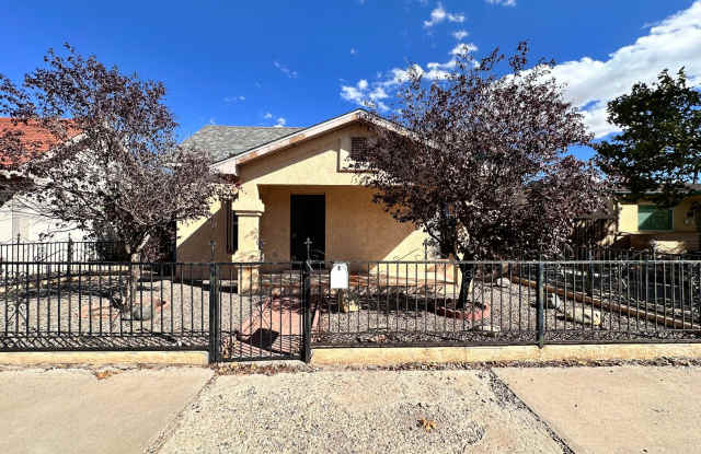 Located Near Downtown 2 Bedroom 1 Bathroom photos photos