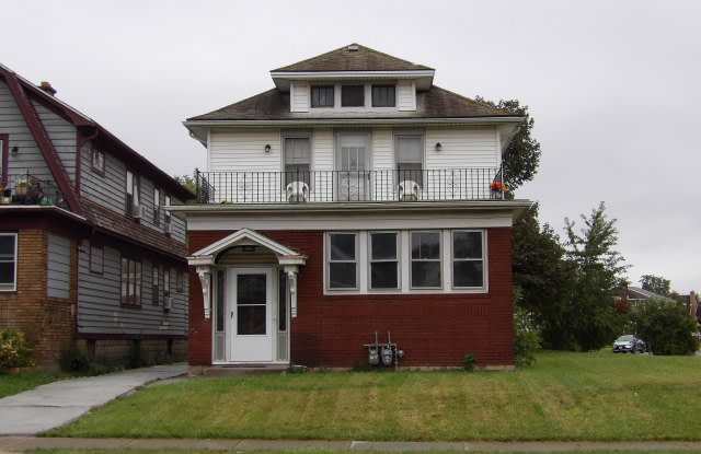 1363 Kensington Ave Gallery 1