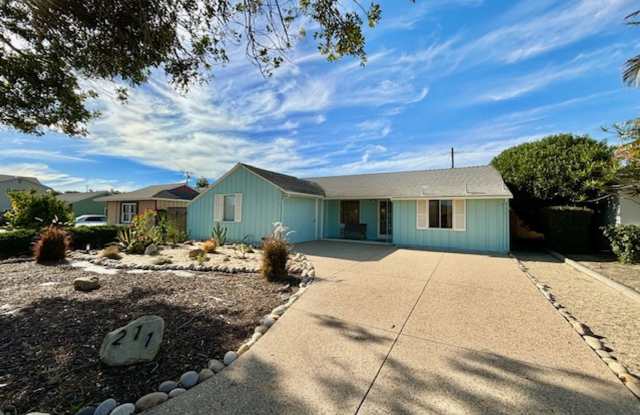 211 E - Midtown Blue Bungalow | FURNISHED photos photos