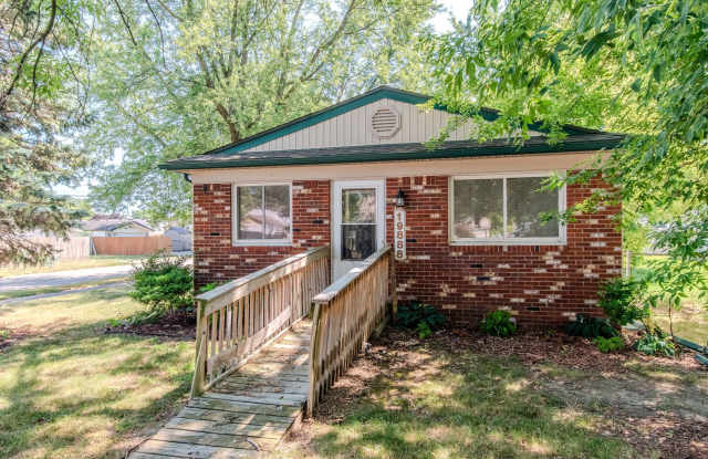 AVAILABLE NOW - Move-In Ready 3 Bed Home in Clinton Twp photos photos